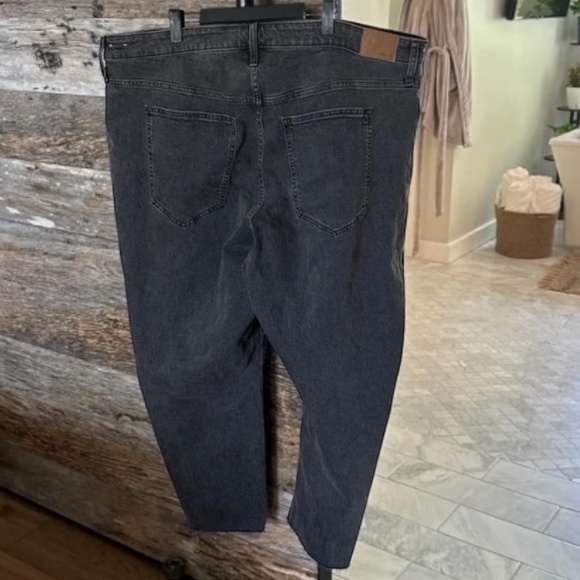MADEWELL CURVY PLUS PERFECT VINTAGE STRAIGHT JEANS IN LUNAR WASH - Picture 3 of 13
